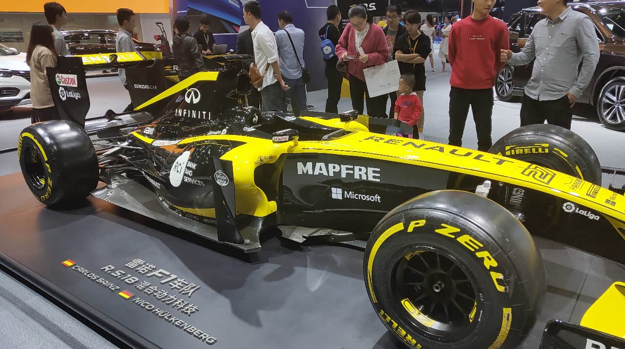 雷诺f1战车,涂装不错