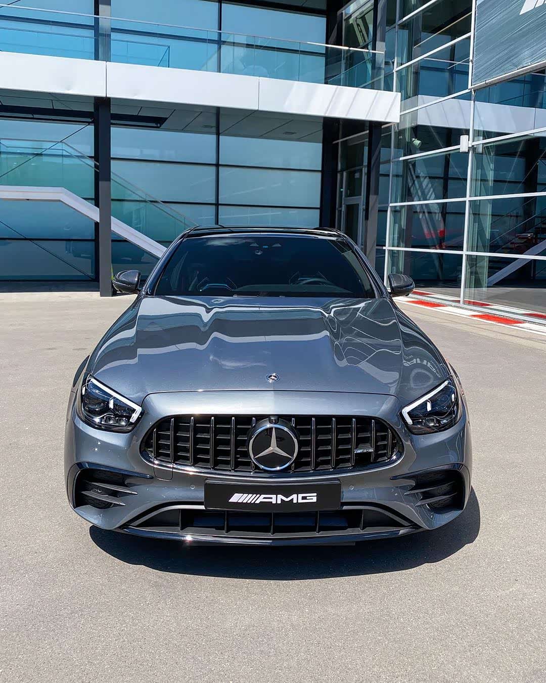 奔驰新款e53 amg四门轿车,变化挺大