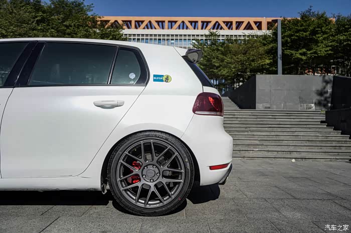 高尔夫6代gti精改18寸elit旋压轮毂南港轮胎欢迎交流