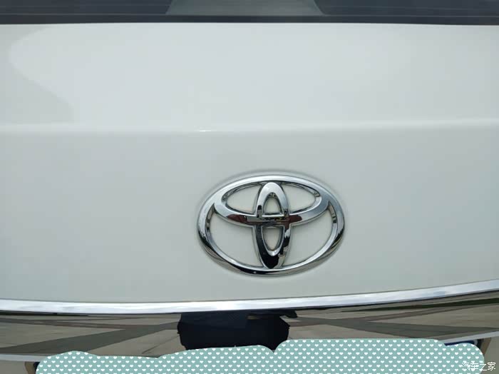 丰田牛头标志精致