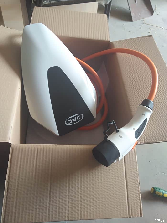 车库安装汽车充电盒