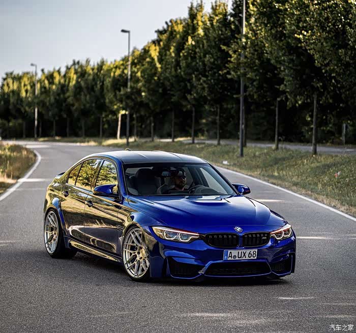 "蓝天白云的蓝" 奥格斯堡市,宝马m3