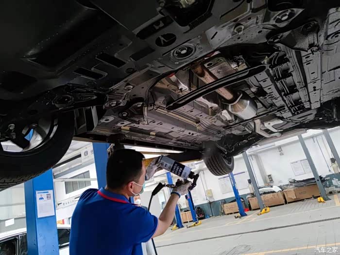 分享长安univ底盘装甲喷涂作业