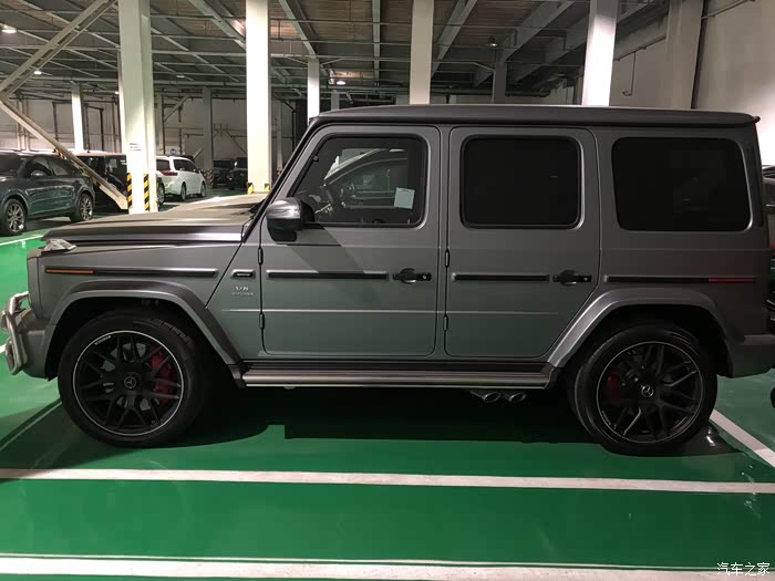 低调奢华2020款奔驰g63磨砂灰特选金属漆动静结合一触即发