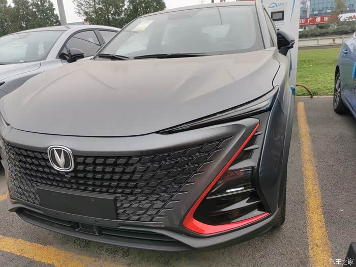 实拍长安跨界紧凑型suv 自有引力uni-t