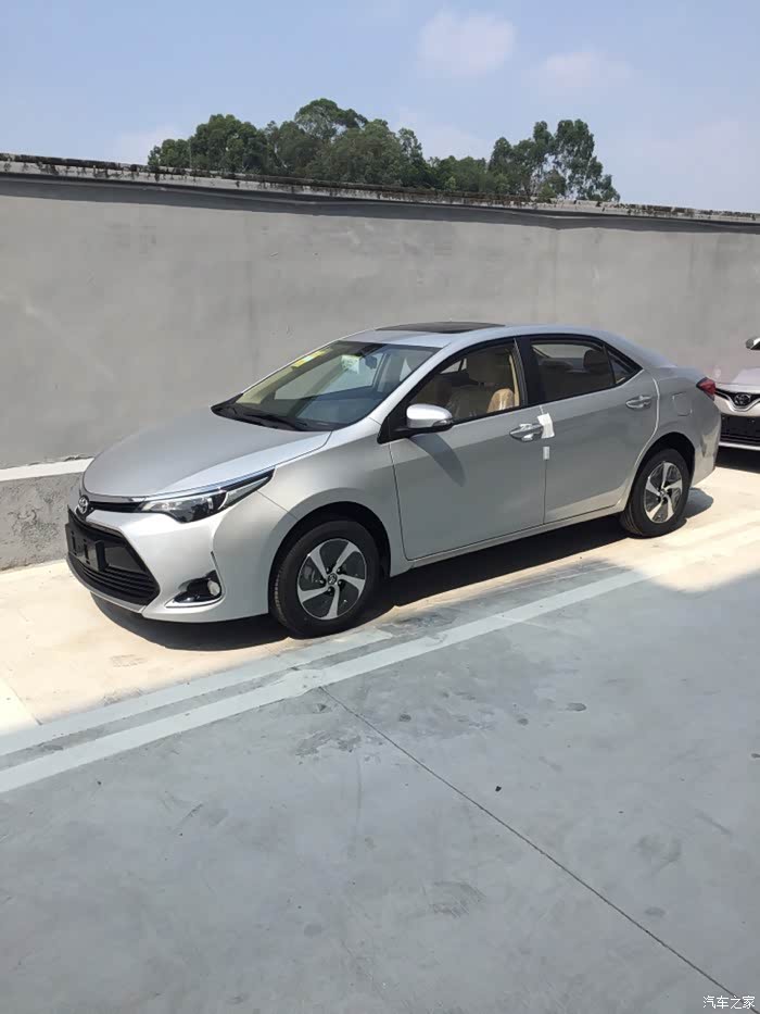 雷凌白色好还是银色好