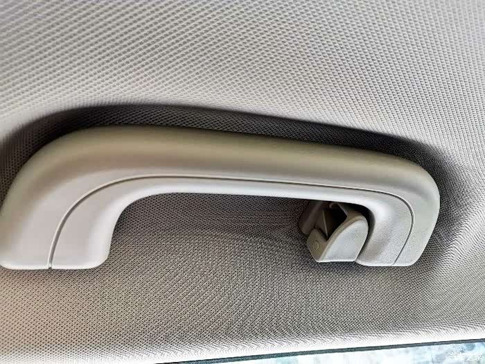 车顶的扶手坚固耐用