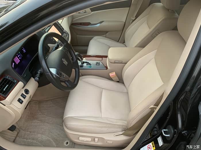 13年丰田十三代皇冠