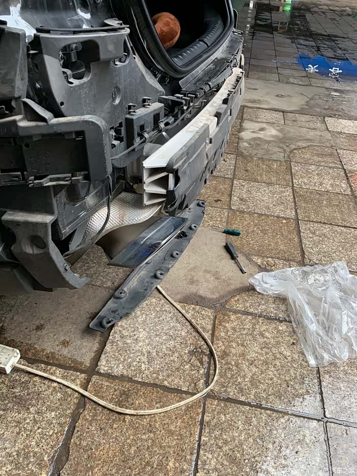 2020款5系后防撞梁是铝合金还是钢,厚度如何?