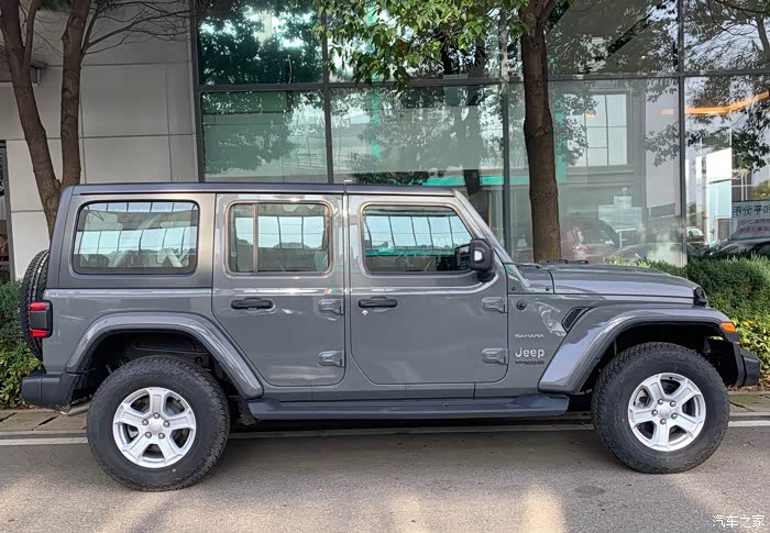 18款牧马人银河灰有人亲眼看过这颜色吗感觉怎么样