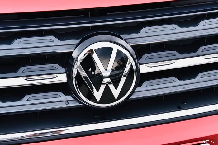 探影的这车标更有质感了!也是黑亮元素!