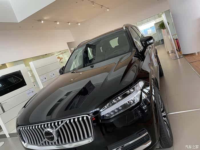 你好2021到沃尔沃4s店看车xc90真的挺大气