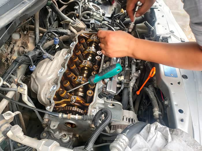 飞度更换气门油封作业