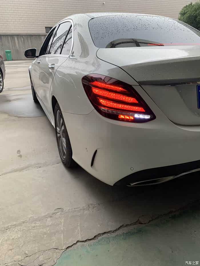 【图】老款尾灯是真的优雅_奔驰c级论坛_汽车之家论坛