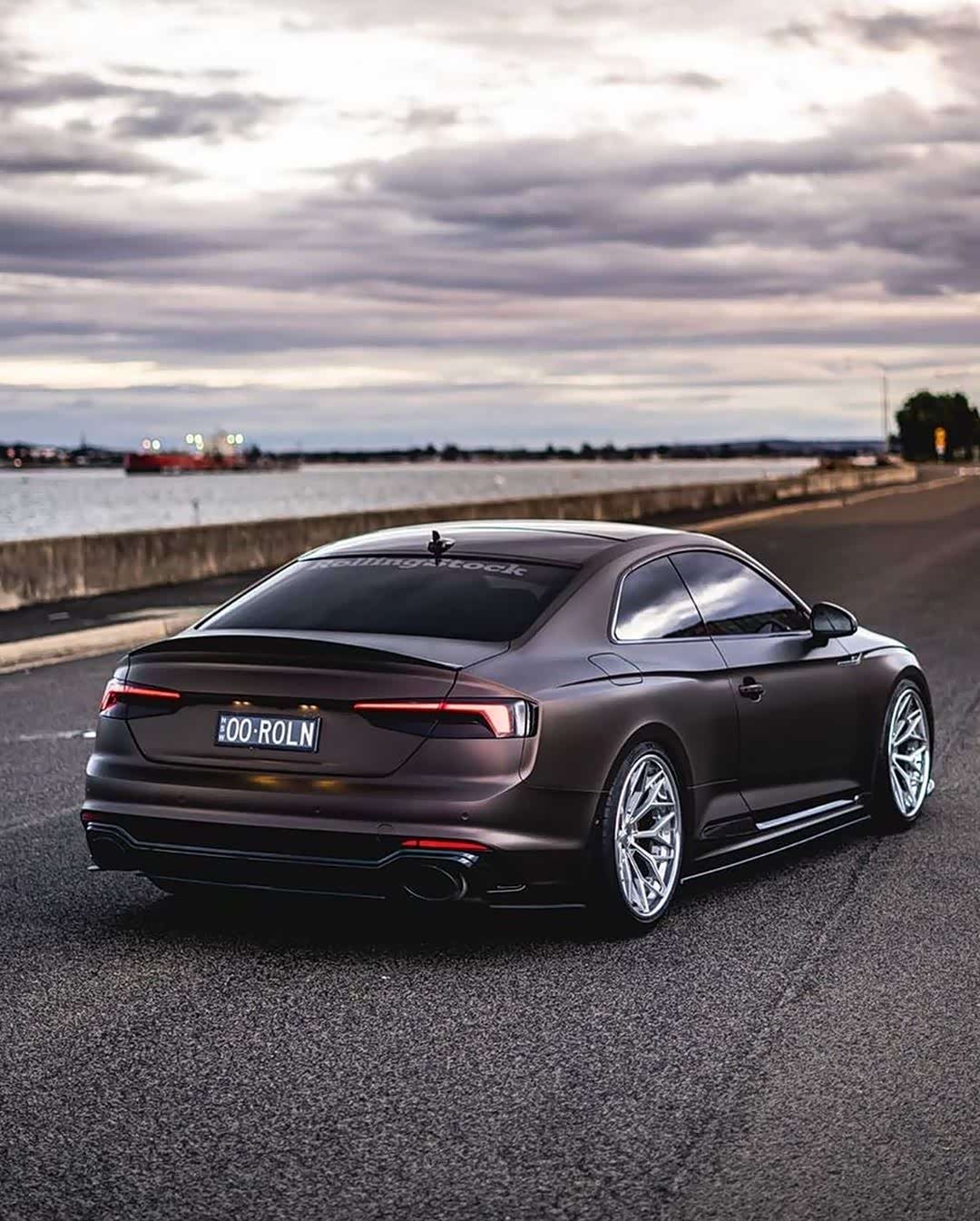 奥迪rs5 coupe,这个颜色太有质感了.