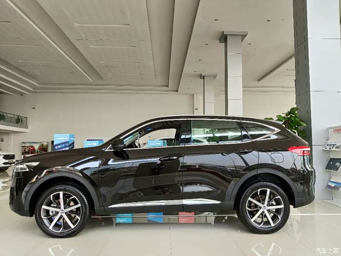 散发着一种深邃的黑看黑武士哈弗f7