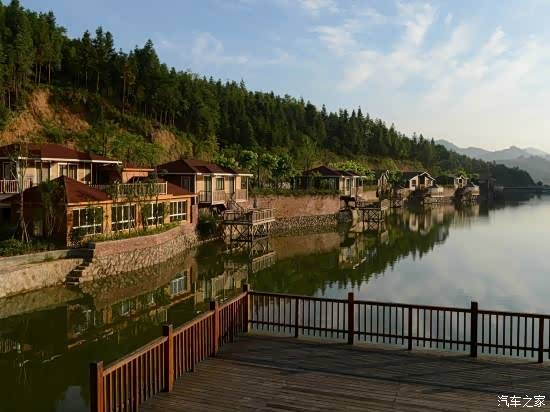 村落晚晴天马岩山庄走一走