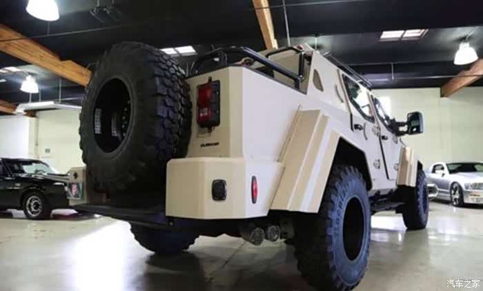 廓尔喀巨石强森座驾公路坦克