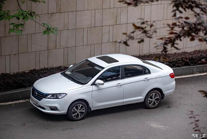 650ev产品紧凑级新能源汽车先锋力帆650ev了解一下