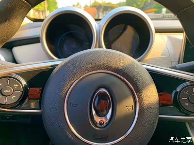 搪塑材质方向盘手感还错