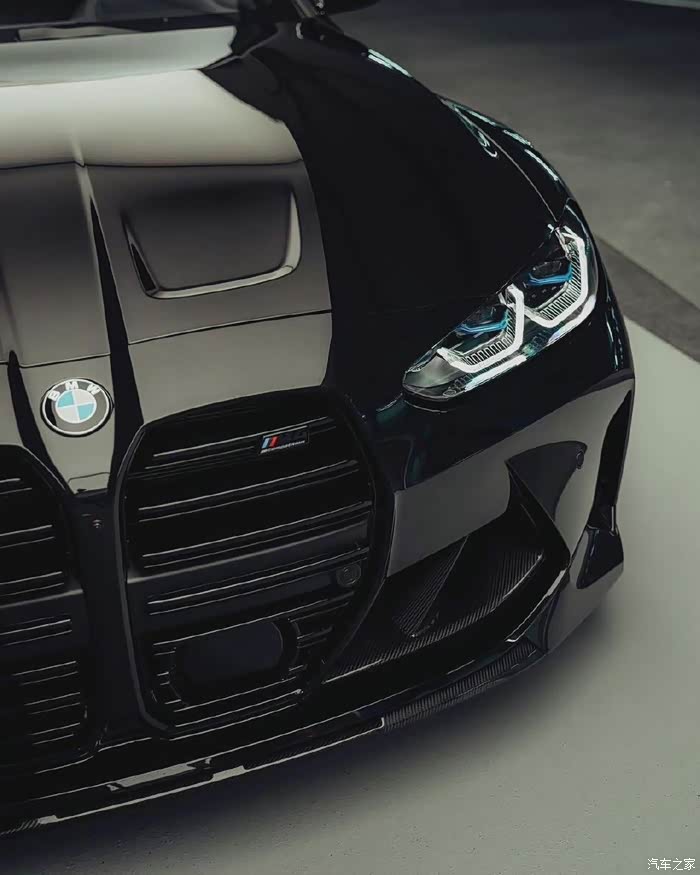 宝马m4competition黑武士