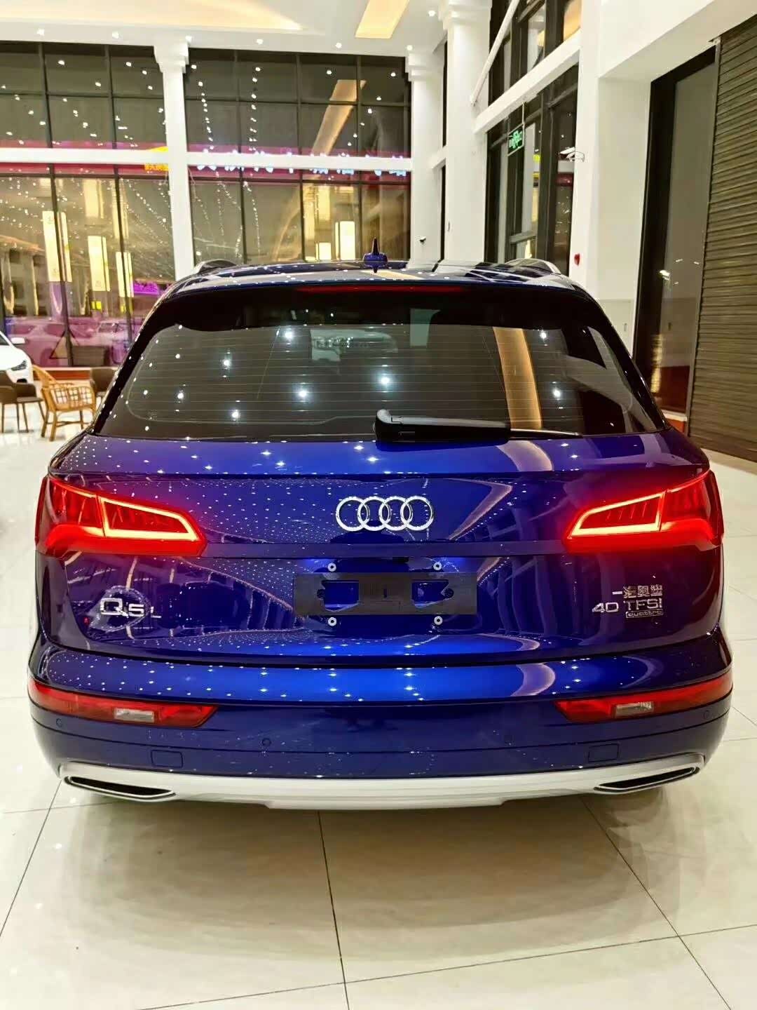 新款奥迪q5l蓝色车身你们觉得帅气吗