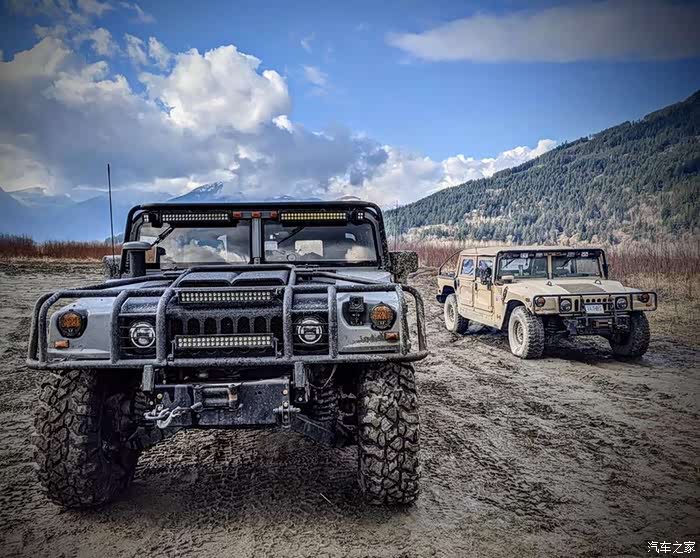 悍马h1,副驾又是一条狗