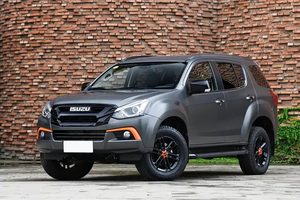 性价比很高的硬派越野车五十铃牧游侠分时四驱标配后锁