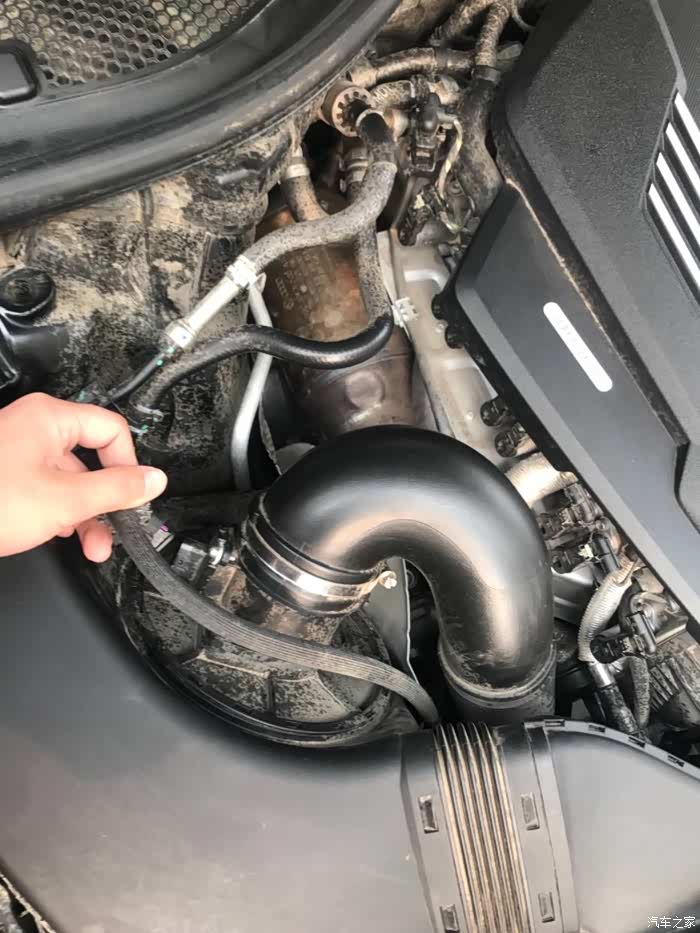 自己动手更换奥迪a6新能源空气滤芯及空调滤芯