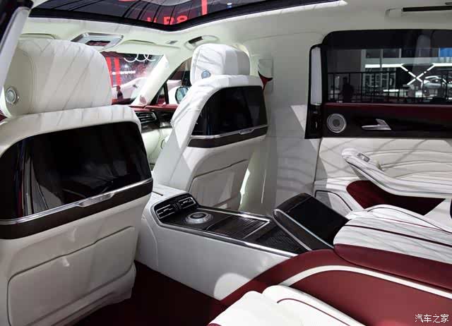 加长版红旗轿车抵达广州