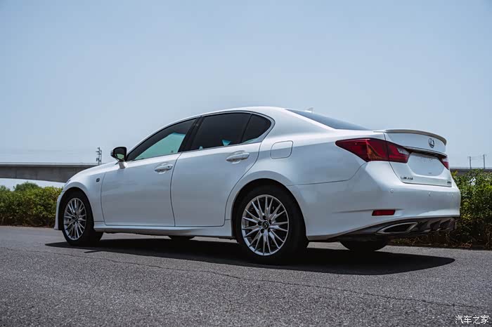 夏日来临与2012款雷克萨斯gs250fsport版一起打卡淝河大坝