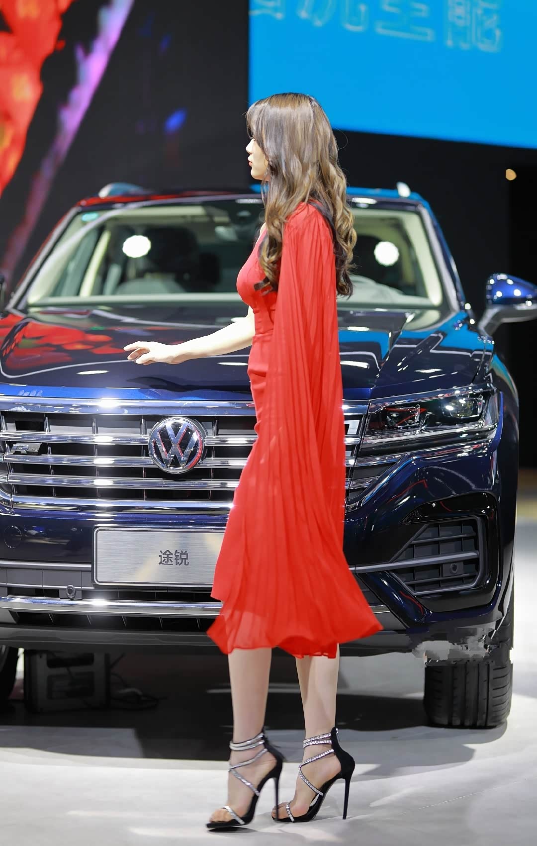 成都车展大众展台途锐车模六连拍