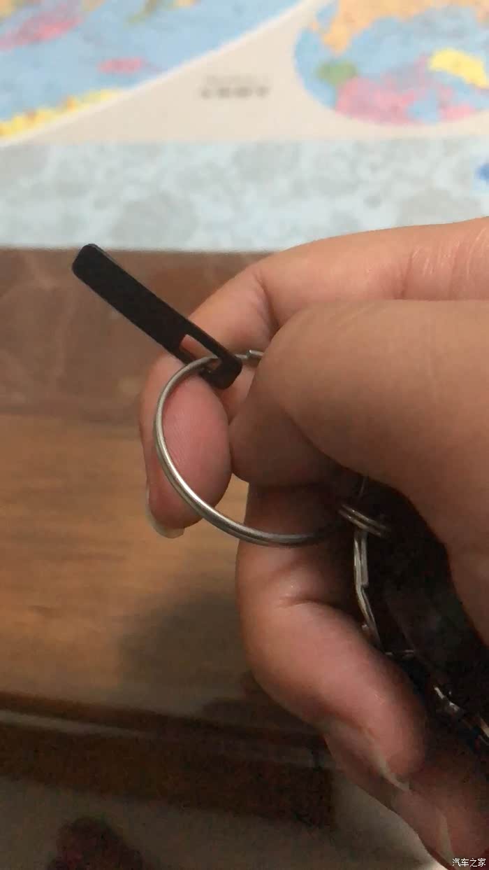 车钥匙丢了,可以用备用钥匙上那个铁片去配吗?