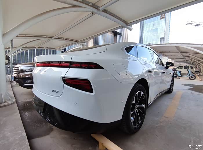 白色就是好看小鹏p7两驱提车作业附带选车心路历程