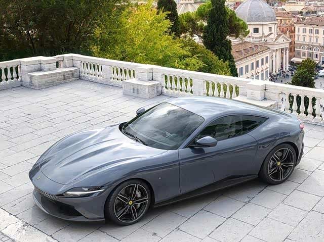 法拉利入门级gt跑车roma