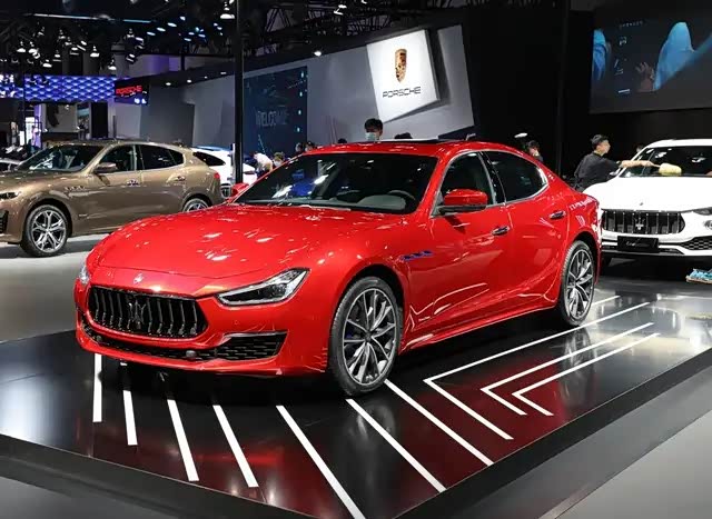 玛莎拉蒂ghibli此次的岩浆红衬托出了它不同以往的活跃性