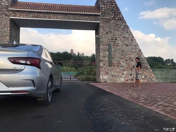 阊闾城碧铺秋草鸟鹊桥红带夕阳夕阳下的美