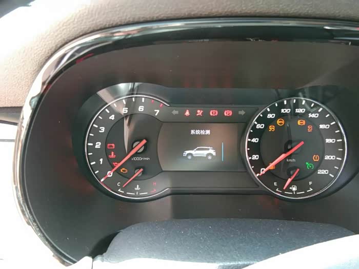 机械仪表盘直观清晰,而且显示内容也挺丰富