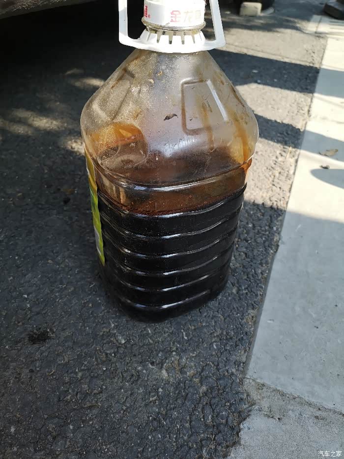 废机油保管,不要污染环境,可以送给汽修店回收.