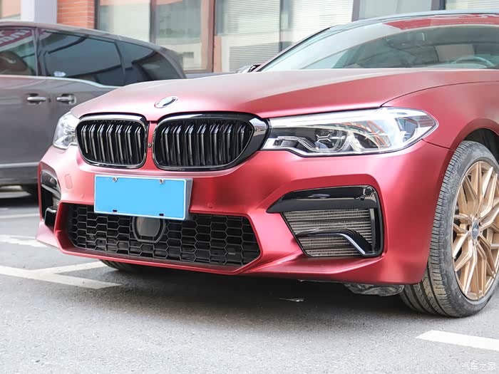 宝马5系ax改色膜pet罗曼尼红