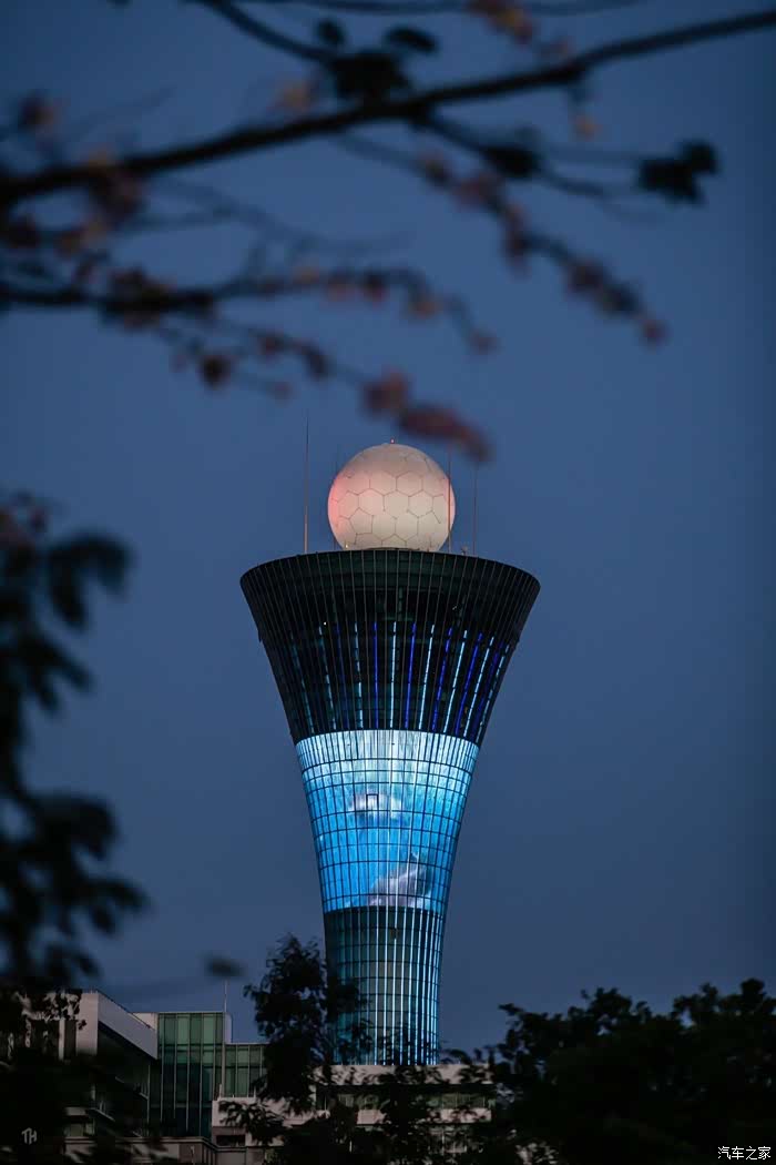 山海步行道看到的厦门狐尾山气象台