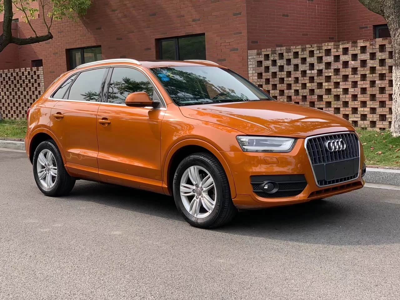 老款奥迪q320t时尚版虽然空间比新款小但挺可爱呀