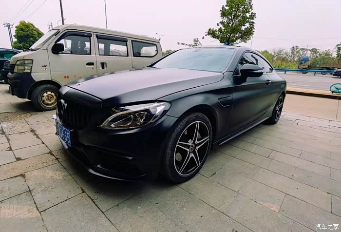 我的秀场第二趴奔驰c200变装黑武士