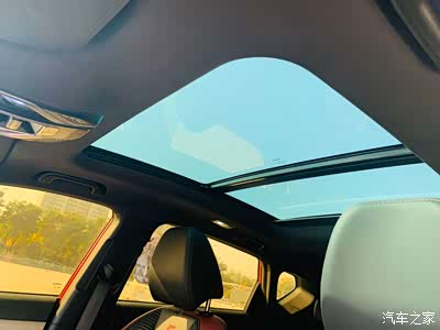 全景天窗的设计很大气