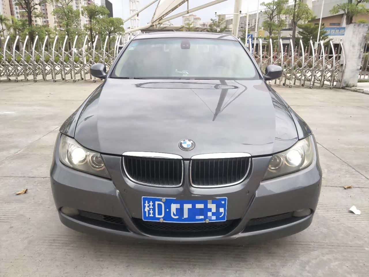 宝马的设计就是超前,老款的5系放在现在依旧那么时尚.