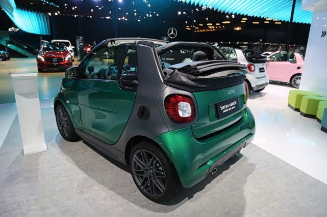 奔驰smartfortwocabrio敞篷版宝石绿色