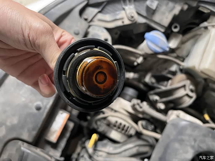 6t 烧机油 机油口是这样的 一直用虎子家壳牌超凡喜_机油论坛_汽车之