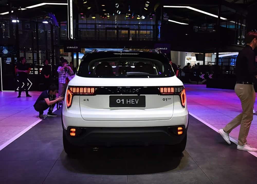 外观方面领克01hev这款车是一款拥有个性外观的车型