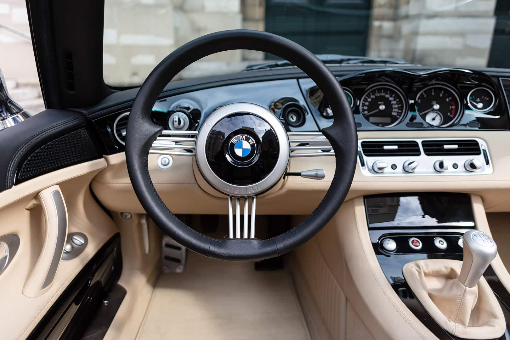 手动挡的宝马z8,确实非常少见.