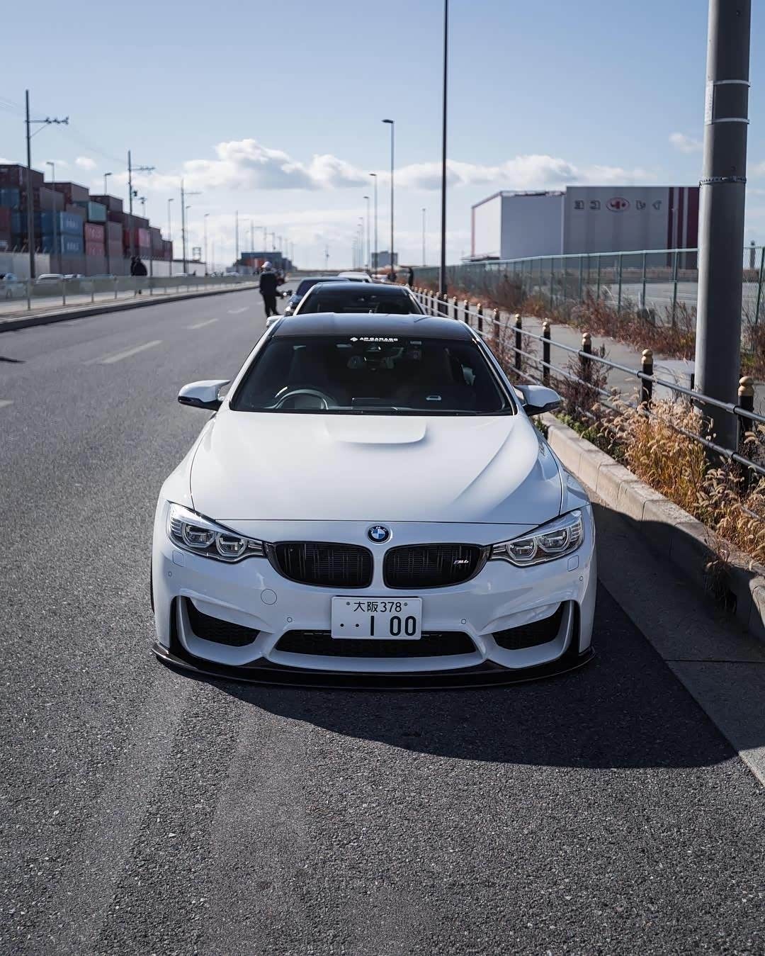 白色的双门版宝马m4最运动的体现